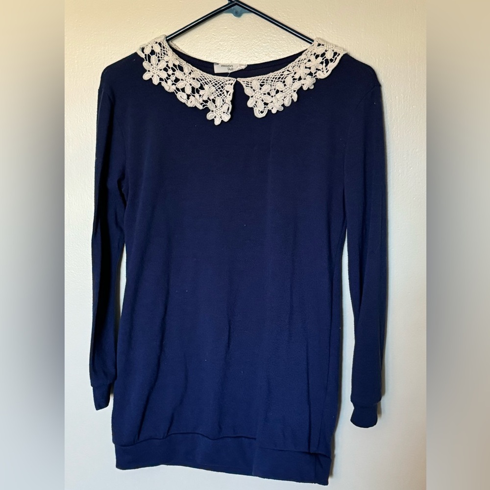 Navy blue sweater Peter Pan collar
